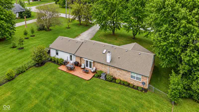 5311 300, New Palestine - 40