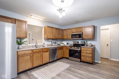 6115 Green Glade Drive, Whitestown - 7