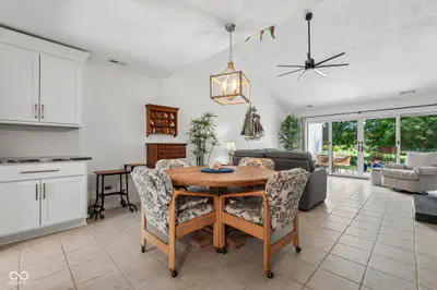 9105 Greenridge Lane, Bloomington - 12