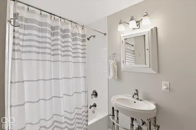 4546 N Pennsylvania Street, Indianapolis - 33
