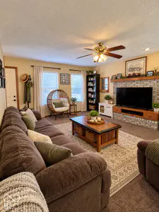 876 S Home Avenue, Franklin - 19