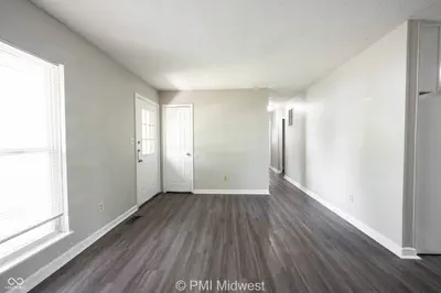 9313 Rochelle Drive, Indianapolis - 6
