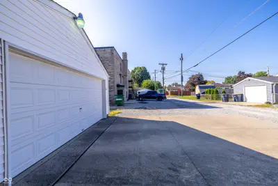 84 7th Avenue, Beech Grove - 69