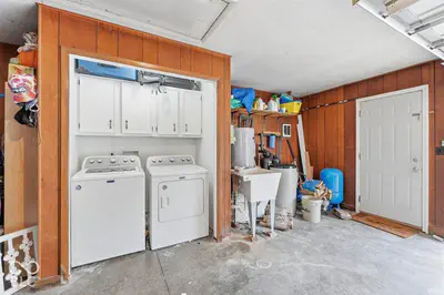 8301 Santa Barbara Drive, Muncie - 32