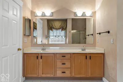 6763 Woodcliff Circle, Zionsville - 25