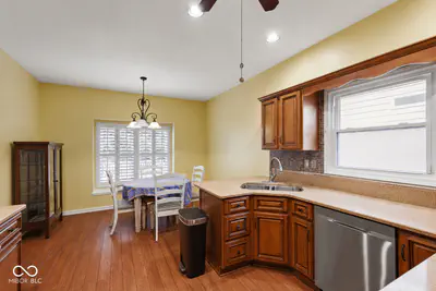1628 Foxmere Boulevard, Greenwood - 14