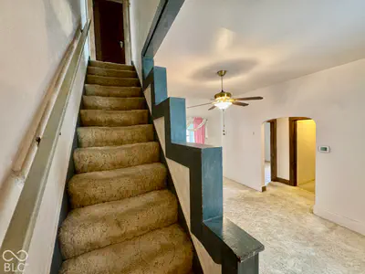 327 W 5th, Peru - 29