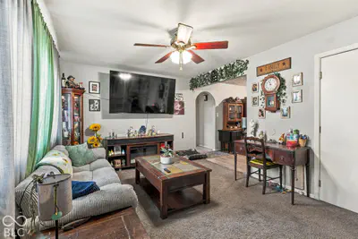 5 Angela Court, Beech Grove - 2