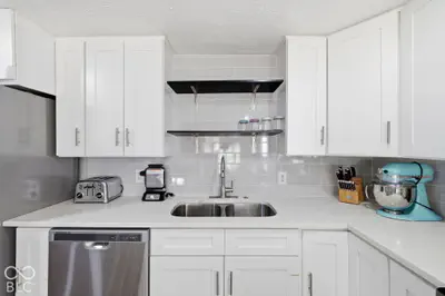 2064 Riviera, Indianapolis - 29