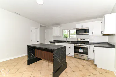 9226 Rochelle Drive, Indianapolis - 8