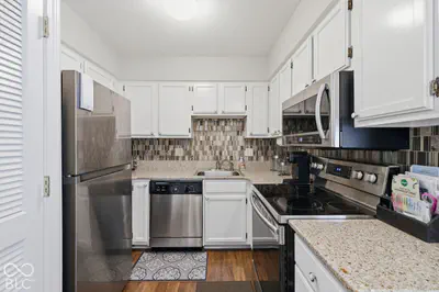 558 Hunters Drive, Carmel - 17