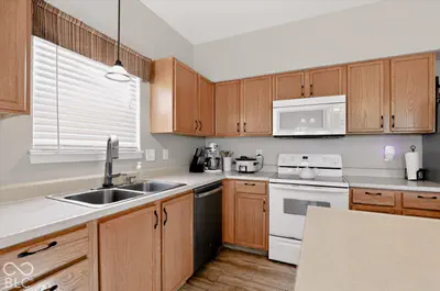 3553 White Cliff Way, Whitestown - 17