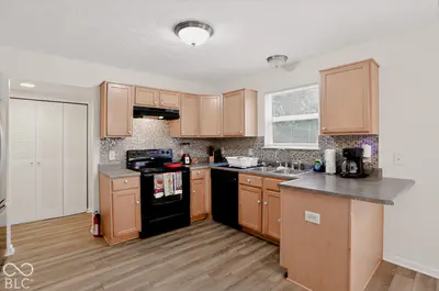 11915 Newcastle Drive, Indianapolis - 16