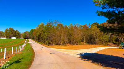 13290 E River Road, Shoals - 15