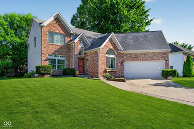 6758 Loretta Court, Avon - 5
