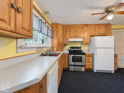 559 S Sycamore Street, Martinsville - 64