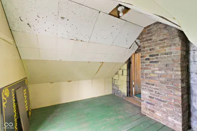 1302 10th Street, Jeffersonville - 70