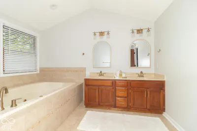 3805 Village Drive, New Palestine - 16
