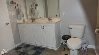 8140 Harshaw Drives, Indianapolis - 33