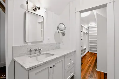 8437 500, Zionsville - 45