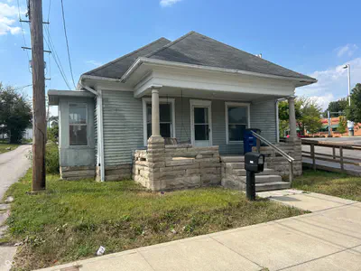 1611 L Street, Bedford