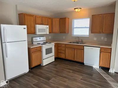 8221 Twin River Drive, Indianapolis - 9