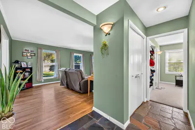 1602 Crescent Drive, Columbus - 9