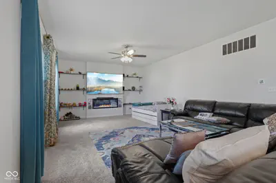 15306 Dawn Run Drive, Fishers - 17