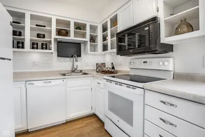 586 Hunters Drive, Carmel - 13