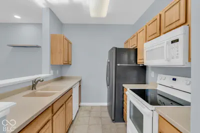 6250 Bishops Pond Lane, Indianapolis - 16