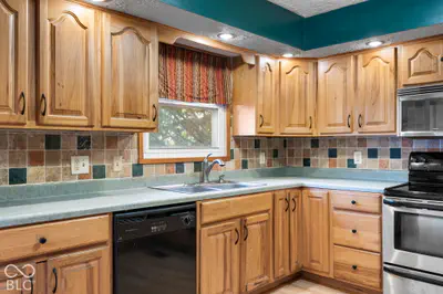 9440 Morrison, Forest - 9