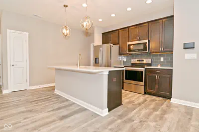 9170 Hedley Way E, Avon - 8