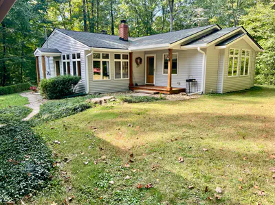 1968 County Road 1050, Cloverdale