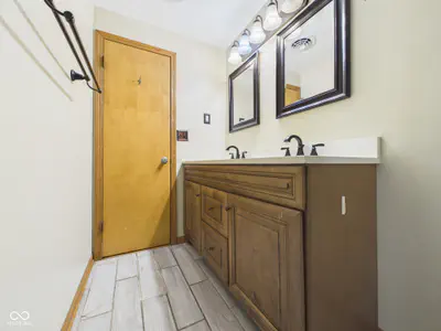 168 Benton Street, Alexandria - 17