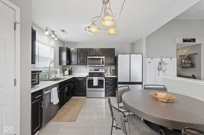 9925 Cedarstone Lane, Avon - 8