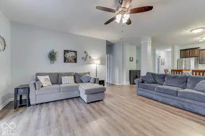 4715 Ventura Boulevard, Plainfield - 13