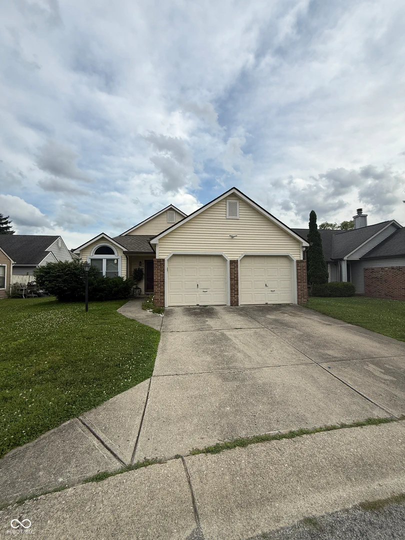 6641 Sunloch Court, Indianapolis
