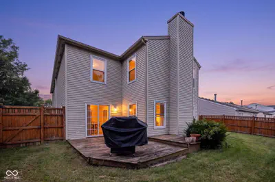 10255 Lothbury Circle, Fishers - 2