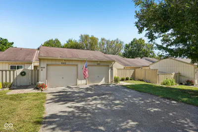 9105 Greenridge Lane, Bloomington - 2