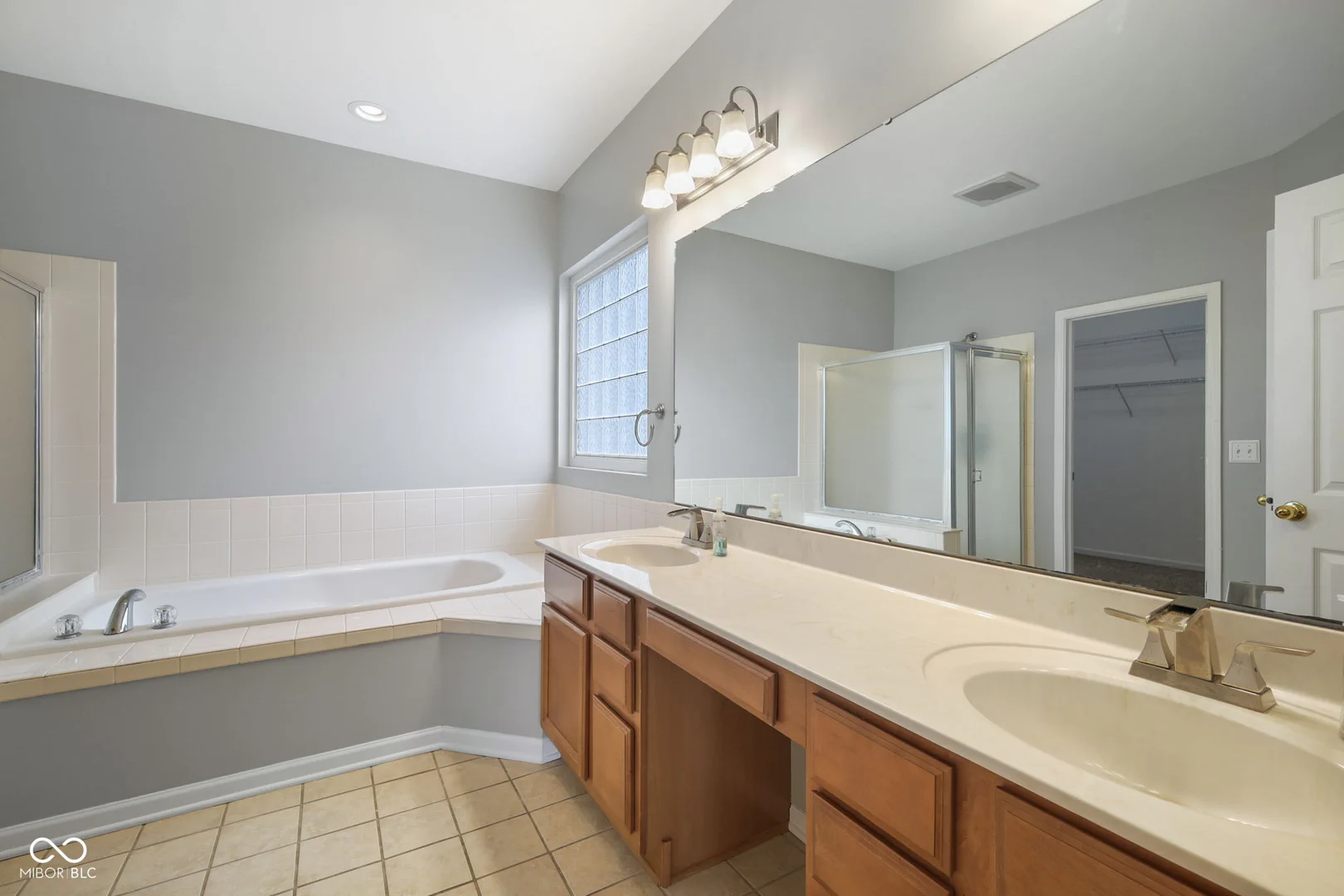 10983 Parkland Court, Fishers