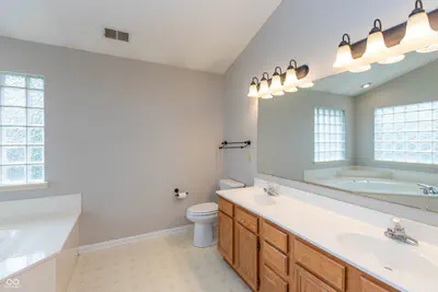10517 Greenway Drive, Fishers - 23