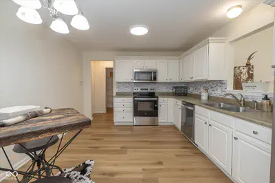 6129 Green Glade Drive, Whitestown - 5