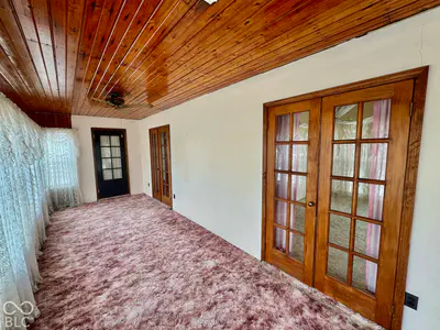 327 W 5th, Peru - 10