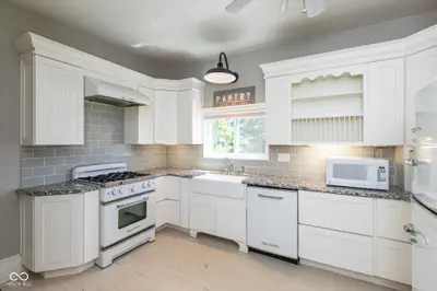 6862 Travis Road, Greenwood - 4