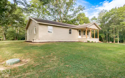 6166 County Road 200, Seymour - 3