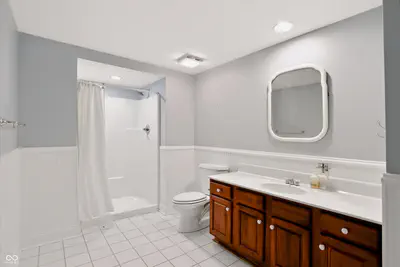 8437 500, Zionsville - 63