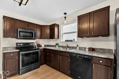 5228 Waterton Lakes Drive, Indianapolis - 16