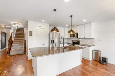 5571 W Woodhaven Drive, McCordsville - 2