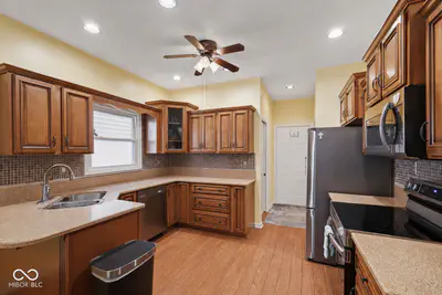 1628 Foxmere Boulevard, Greenwood - 12