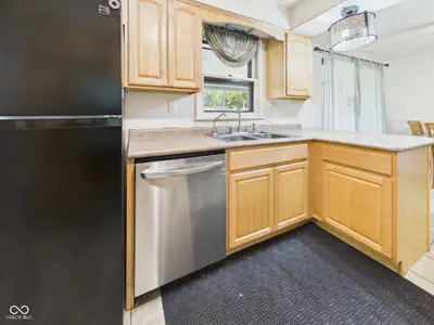 168 Benton Street, Alexandria - 24